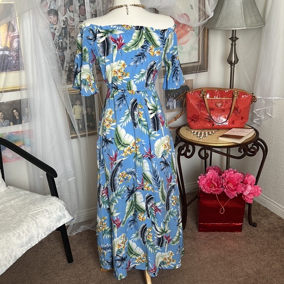 Off the shoulder beautiful Hawaiian dress ๐บ - Picture 2 of 3